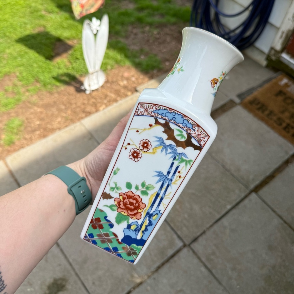 Vintage Japanese Imari Ware Porcelain Asian Hand Painted Vase Floral 10”